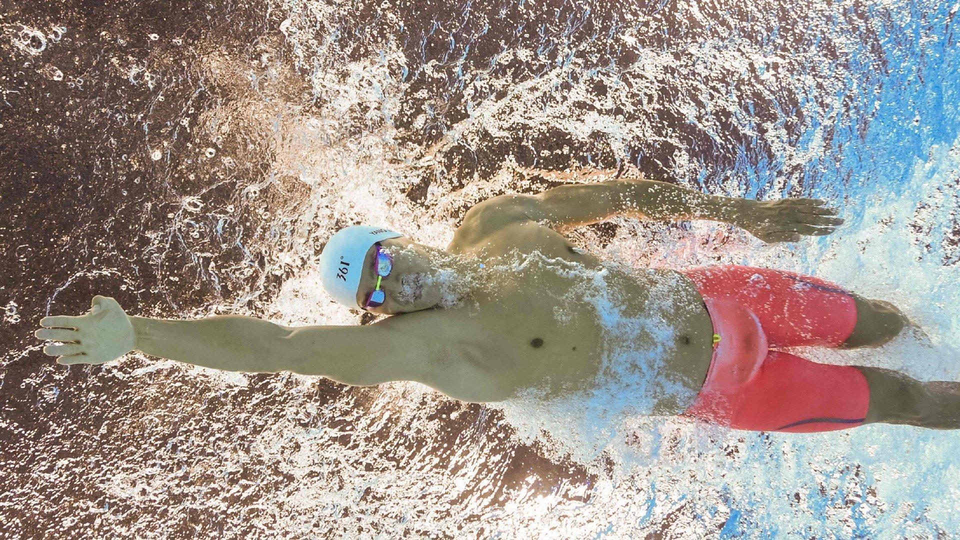 龙之队决赛前夕倡议掀起红色风暴，全国球迷共披红衣，誓言铸就满场中国红助威盛景